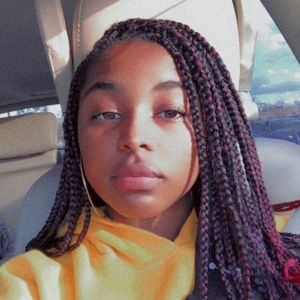 Meet your Posher, Caela